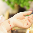Vòng Tay Đỏ Hoa Mai Chiên Đàn Trắng