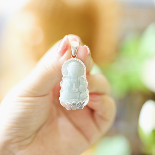 Quán Thế Âm Bồ Tát Ngọc Jade Myanmar