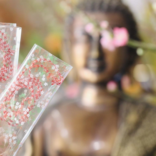 Vòng Tay Chỉ Hồng May Mắn