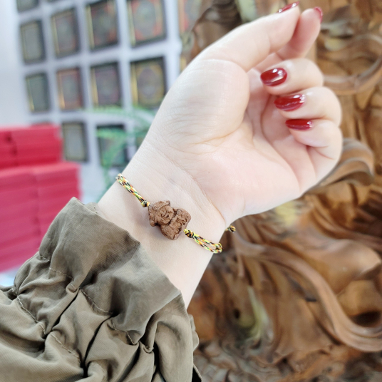 Vòng Tay Ngũ Sắc Chiên Đàn Trắng Thần Tài Siêu Thơm