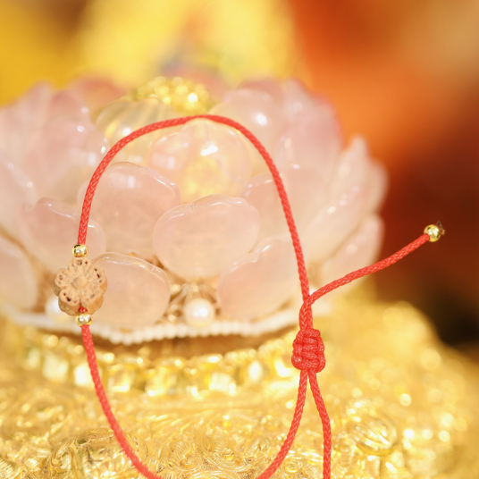 Vòng Tay Đỏ Hoa Mai Chiên Đàn Trắng