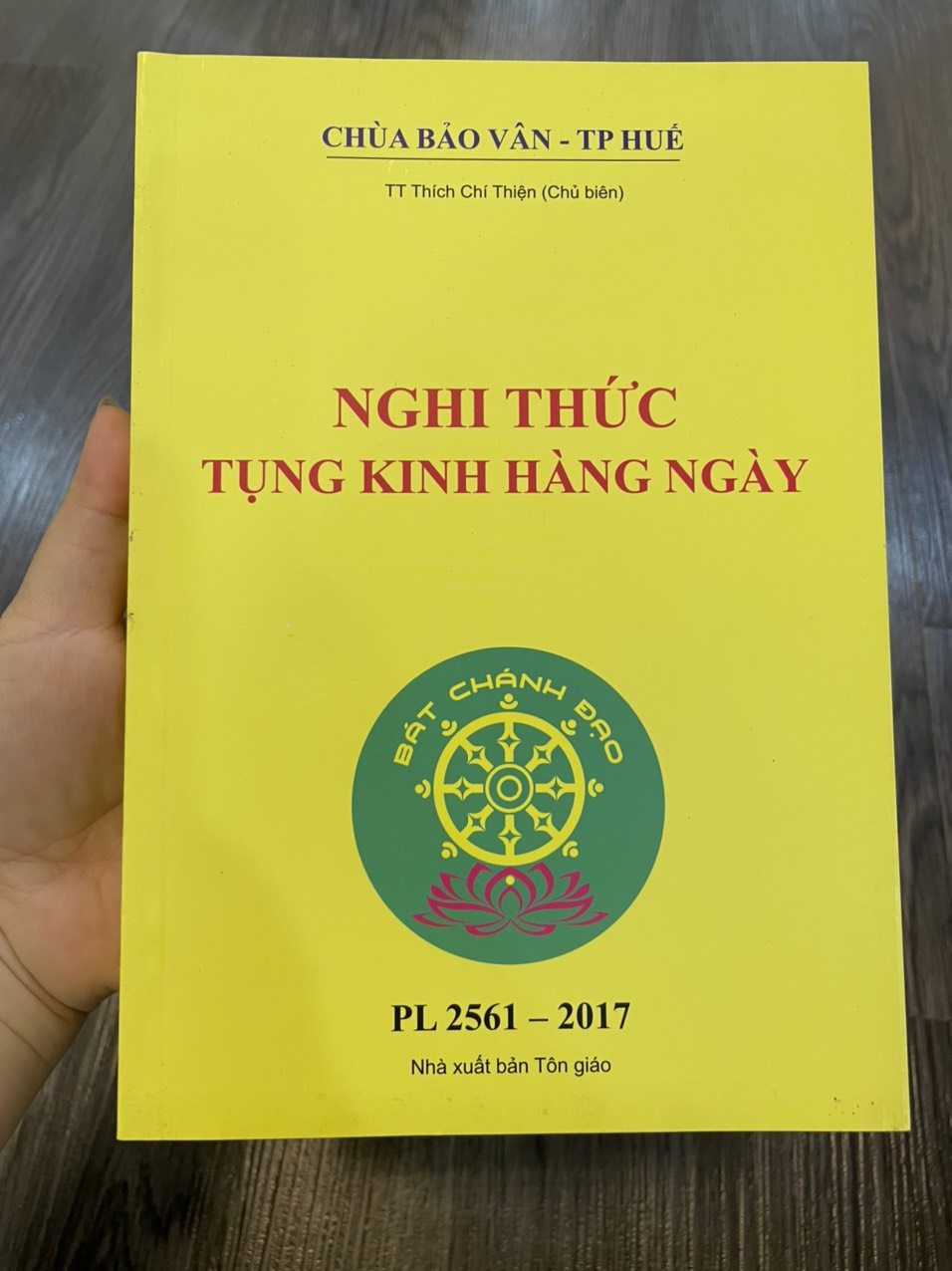 Tụng Kinh Ngày Giỗ Cha Mẹ: Ý Nghĩa, Lợi Ích Và Những Lưu Ý Quan Trọng
